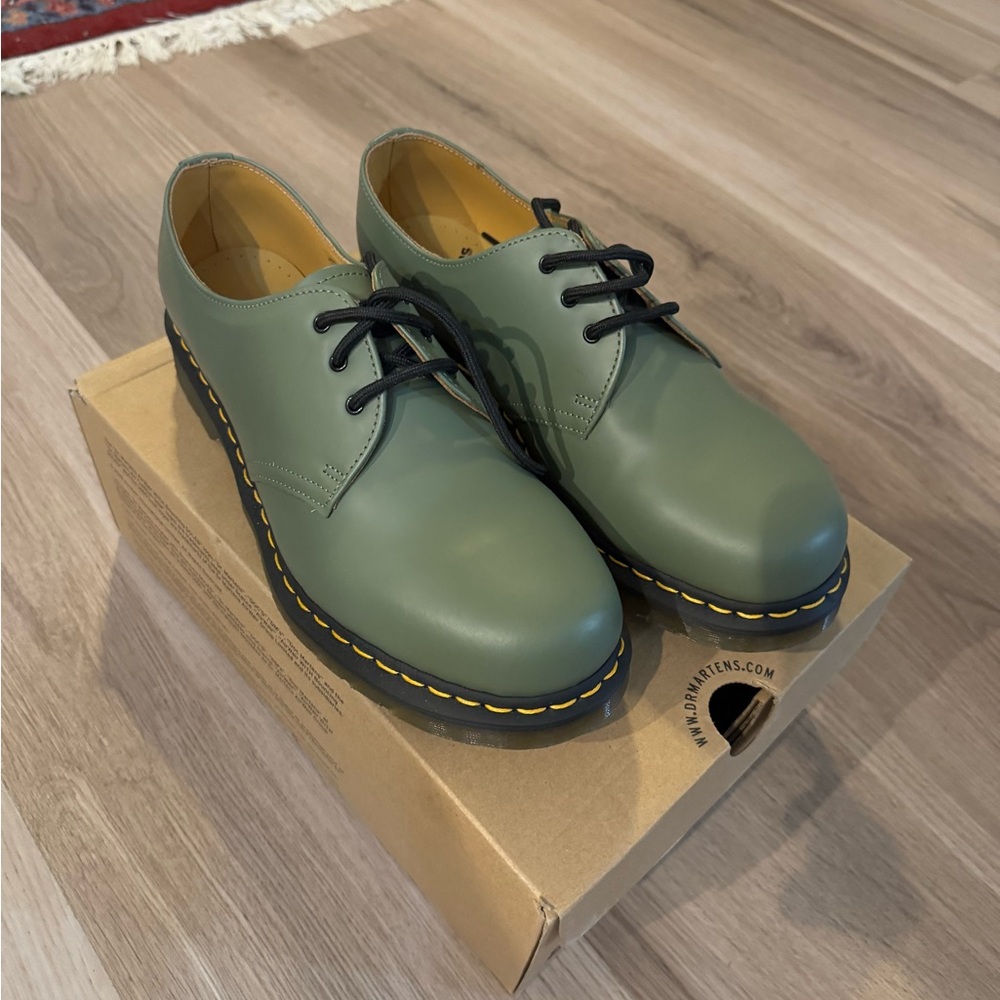 Dr. Martens Men's 1461 SMOOTH LEATHER OXFORD SHOES